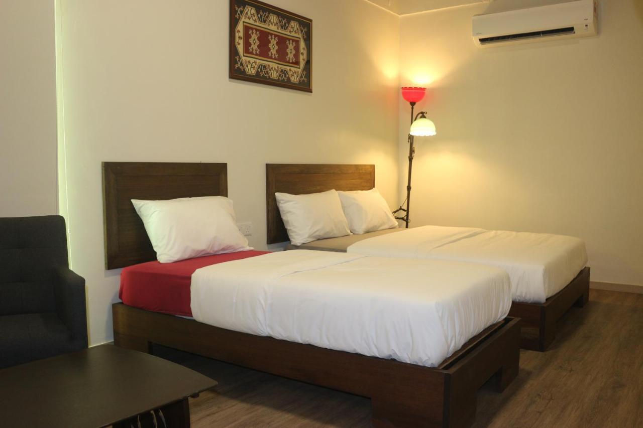 Blue Eyes Hotel เกอปาลา บาตัส ภายนอก รูปภาพ